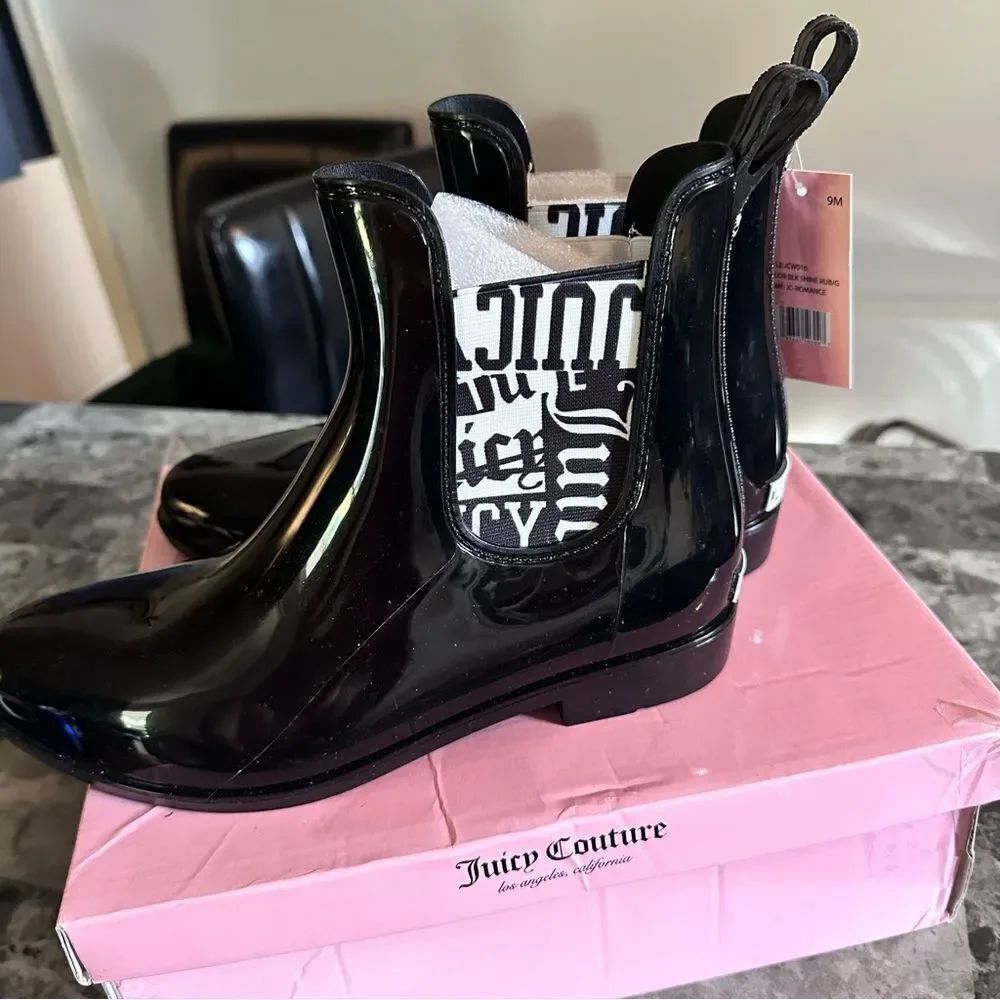 Juicy Couture Glossy Black ChelseaโBoots